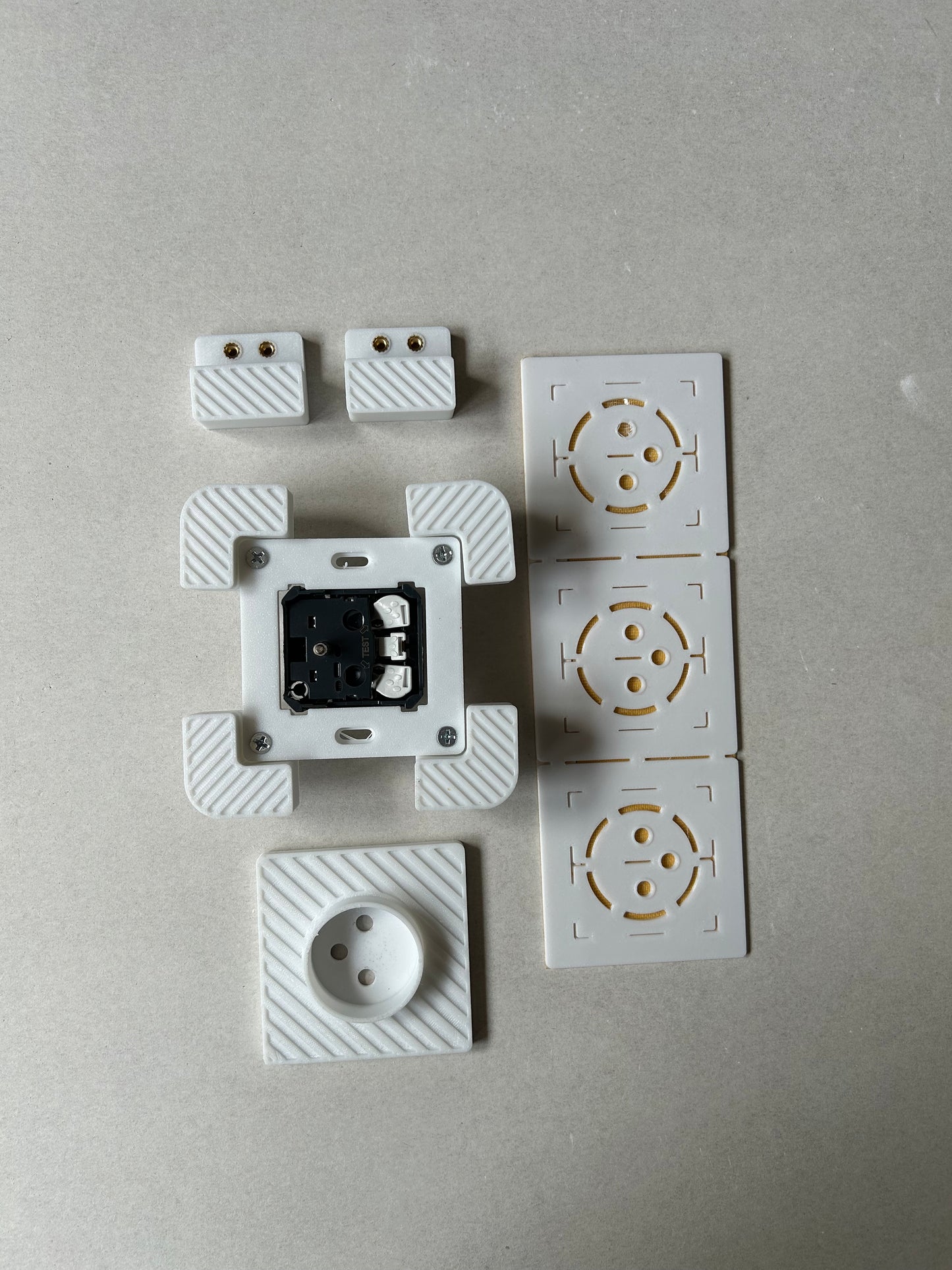 Tegelbaar Stopcontact ''Hidden socket'' The Legrand Valena Life pasvorm